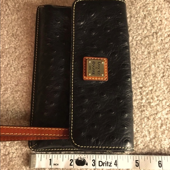 Dooney & Bourke NWT Black Ostrich Milly Wristlet. - Picture 4 of 8